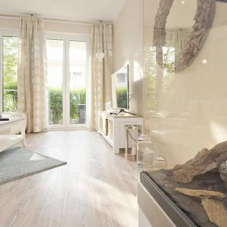 Duenenpalais, App 04 *