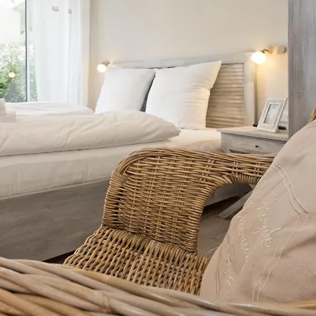 Duenenpalais, App 04