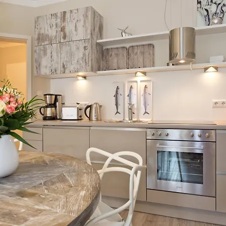 Duenenpalais, App 04 *