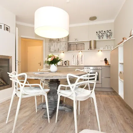 Duenenpalais, App 04 Daire *